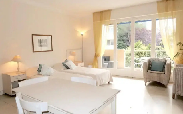 Spacious Studio Apartment Close to The Martinez - 2313