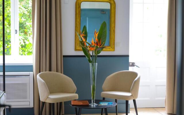 Chateau Des Fines Roches