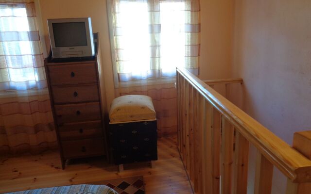 Haris House