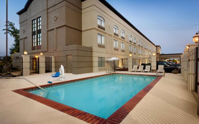 Townhome Inn & Suites