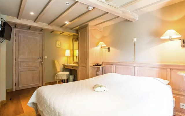 Vintage Holiday Home With Swimming Pool In Saint-Hubert