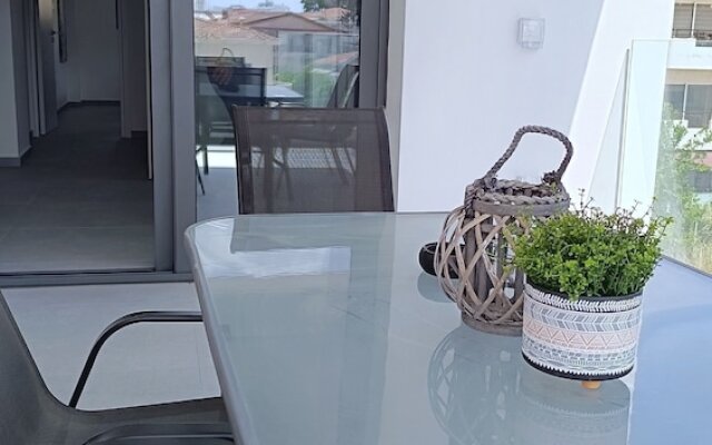 Larvella Estia Luxury Suites