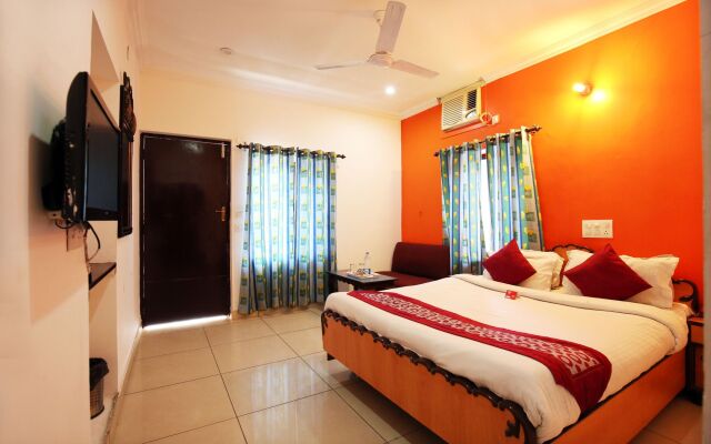 OYO 4256 Hotel Rajmahal