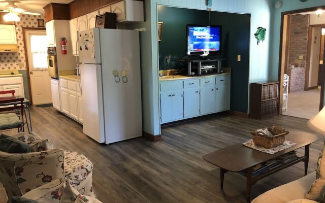 Dixies Retreat by Jekyll Realty
