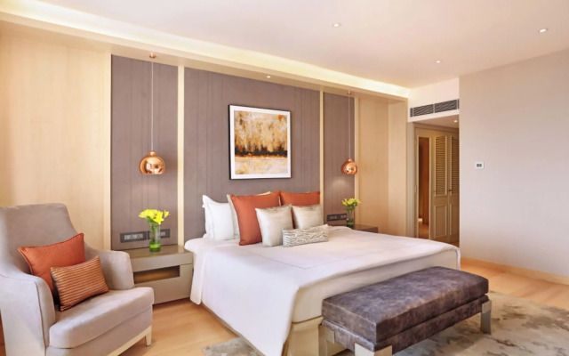 Taj Lands End