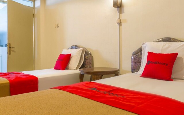 RedDoorz @ Supratman Street