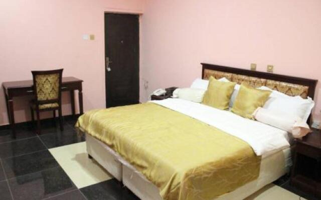 Kaura Hotel and Suites