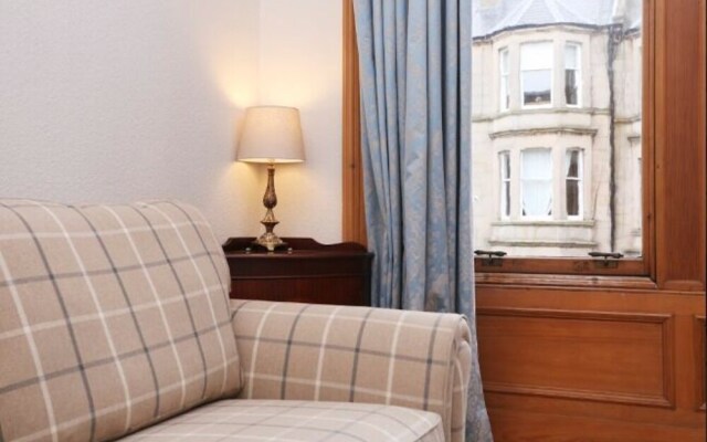 Traditional Scottish Flat with Fireplace