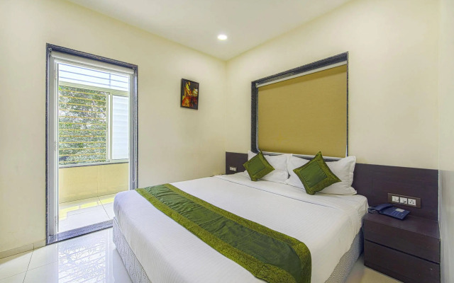 OYO 16703 Hotel The Platinum
