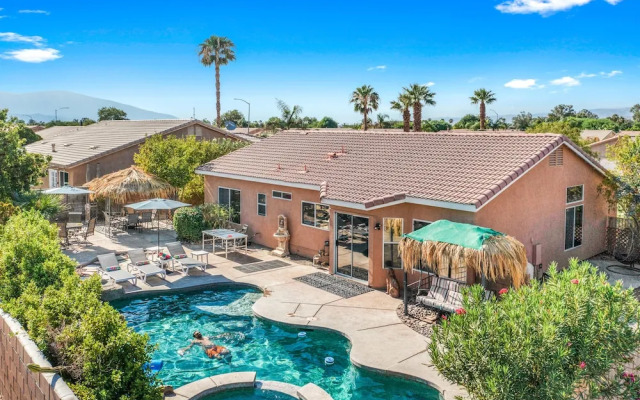 NEW - 4BR Oasis- Pool-Spa -BBQ-Games S2