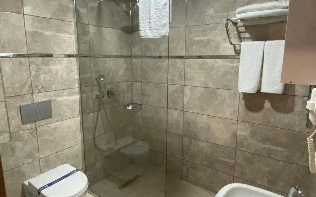 Zumrut Palas Hotel