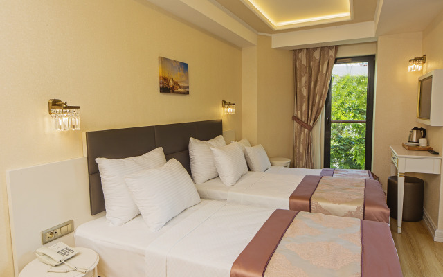 Grand Naki Hotel