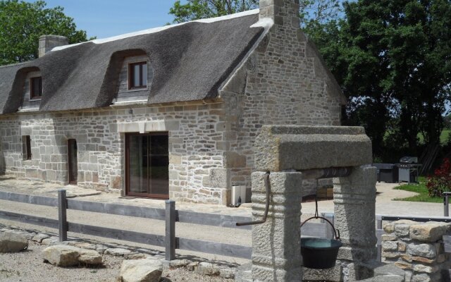 House With 4 Bedrooms in Plogastel-saint-germain, With Enclosed Garden