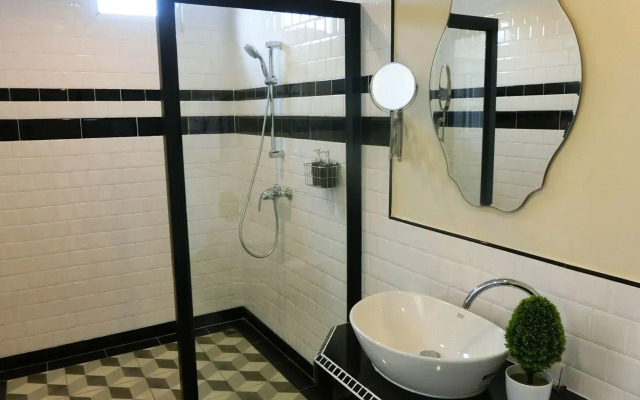 Bloom Boutique Hotel and Cafe