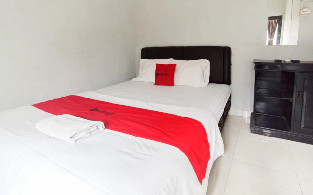 RedDoorz @ Penginapan Hello Pacitan