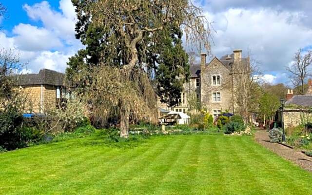 The Littlebury Hotel And Restaurant