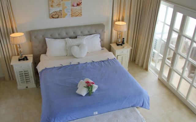 Sea View Villa by the Mambo Beach with Private Pool