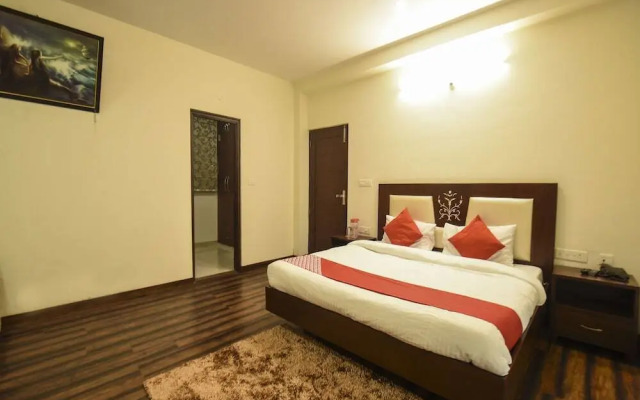 Town Pride Hut By OYO Rooms