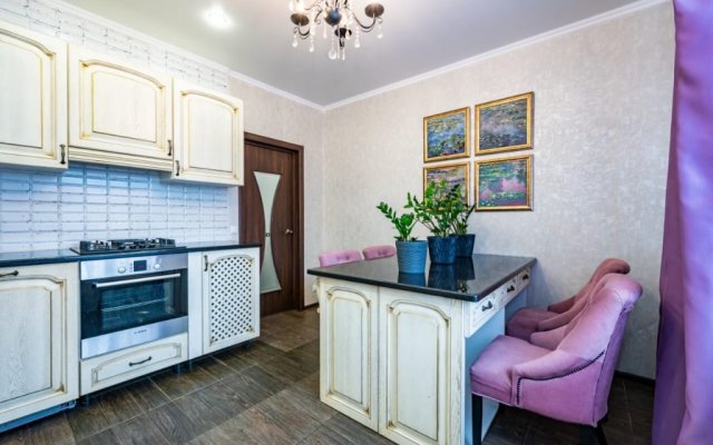 Dizaynerskiy Dom U Parka Galitskogo Guest House