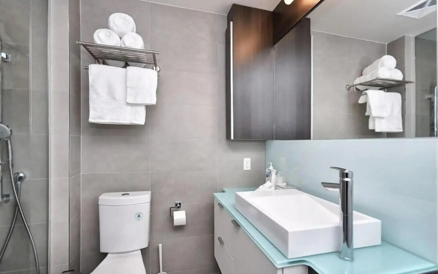 Life Suites Loft - CN Tower