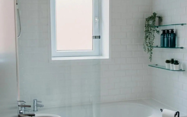 Stylish City Centre 2 Bedroom Apt Free Parking