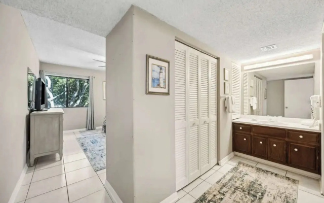 2070 Beachwood