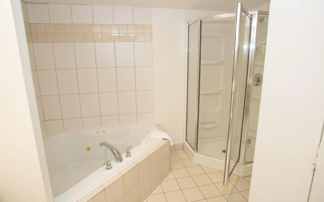 Super 8 by Wyndham Mississauga