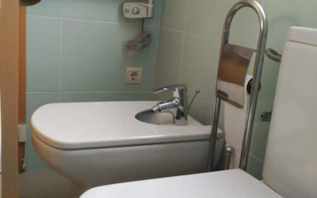 Stylish Flat, 2 Bathrooms And Swimmigpool!!