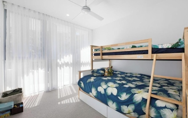 Luxury 2BR Palm Beach Apartment
