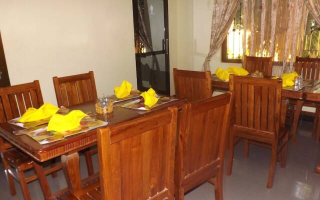 Oneira Hotel