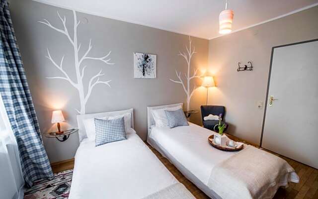 B&B Lakeview