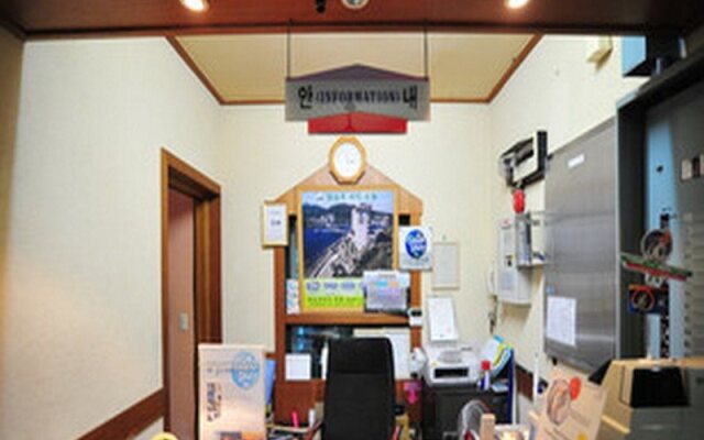 Goodstay Jangseungpo Beach Hotel