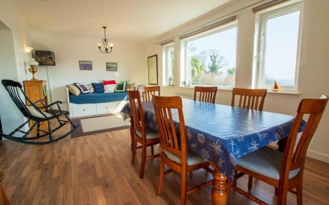 Spacious Home - Sea & Steam Train Views + Garden