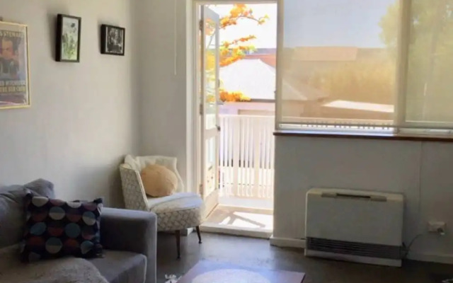 Charming and Spacious 2 Bedroom In Balaclava