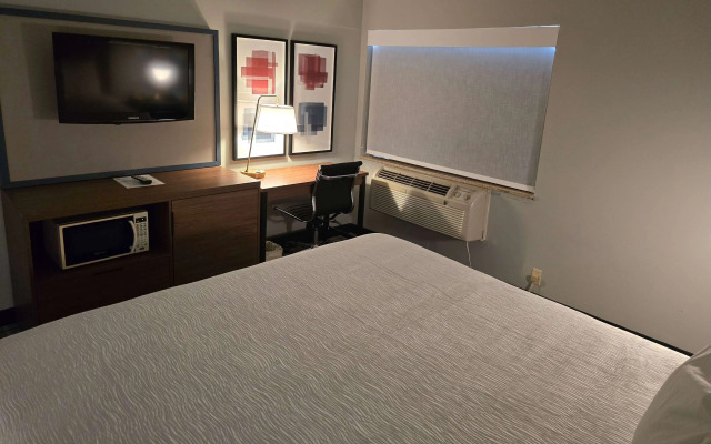 AmericInn by Wyndham Beloit