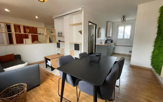 Chic & Cozy - Luxe Flat With Projector