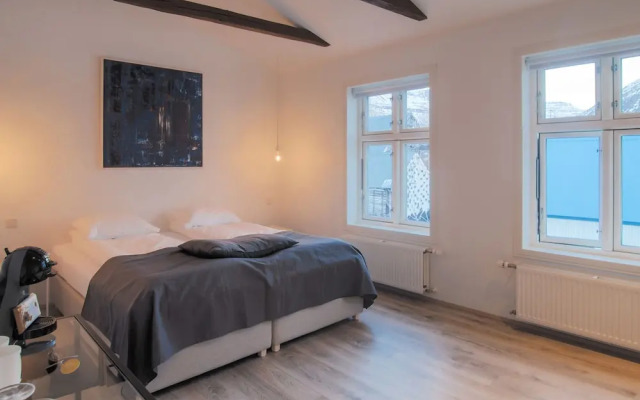 Við Lónið guesthouse