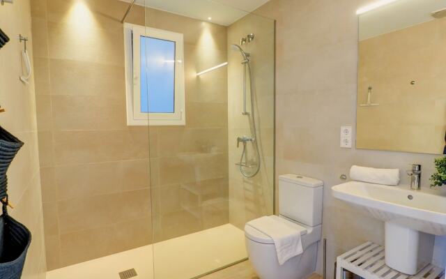 San Sebastian Apartment with Patio by Hello Apartments Sitges