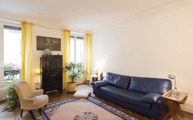 Place de la Republique Hideaway