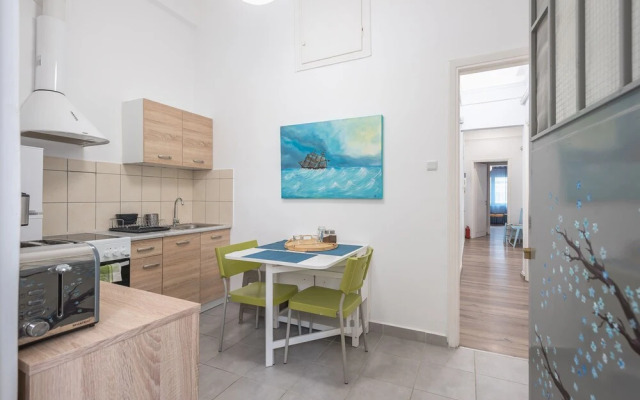 Cloudkeys Spacious Family Home in Thisio