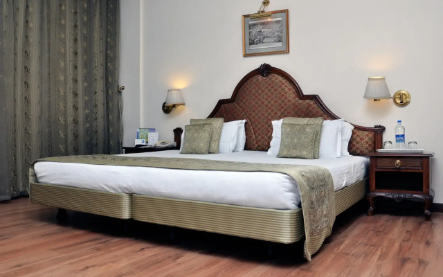 Clarks Avadh