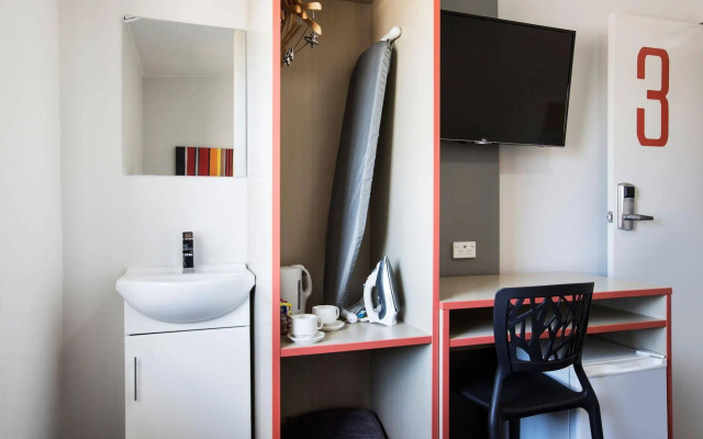 Villawood Hotel