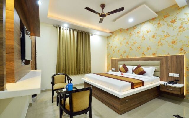 OYO 8666 Hotel The Queen