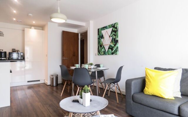 Tudors - Fabrick Twin Bed Apartment