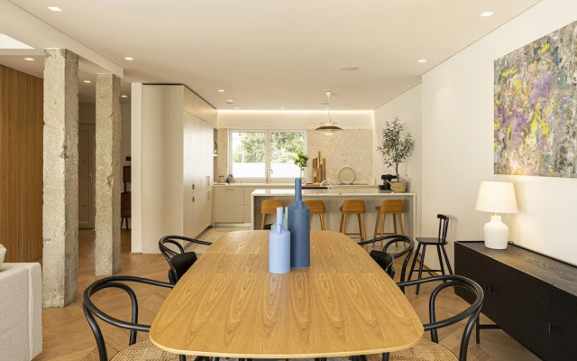 Contemporary Restelo Pool Haven by Cadenzalux
