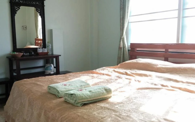 Heun Baan Rong Khun Resort