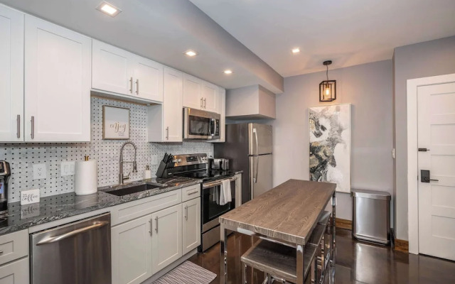 Luxury Mt. Adams Retreat Apt 1