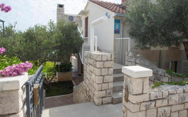 Damir - 80 m From Beach - A2