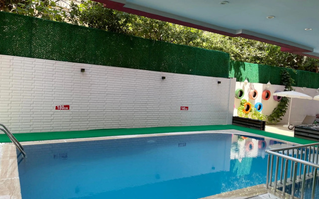 Twin Apart Hotel