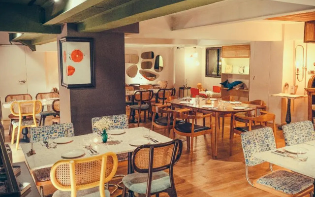 Sacha's Hotel UNO & UNO Express